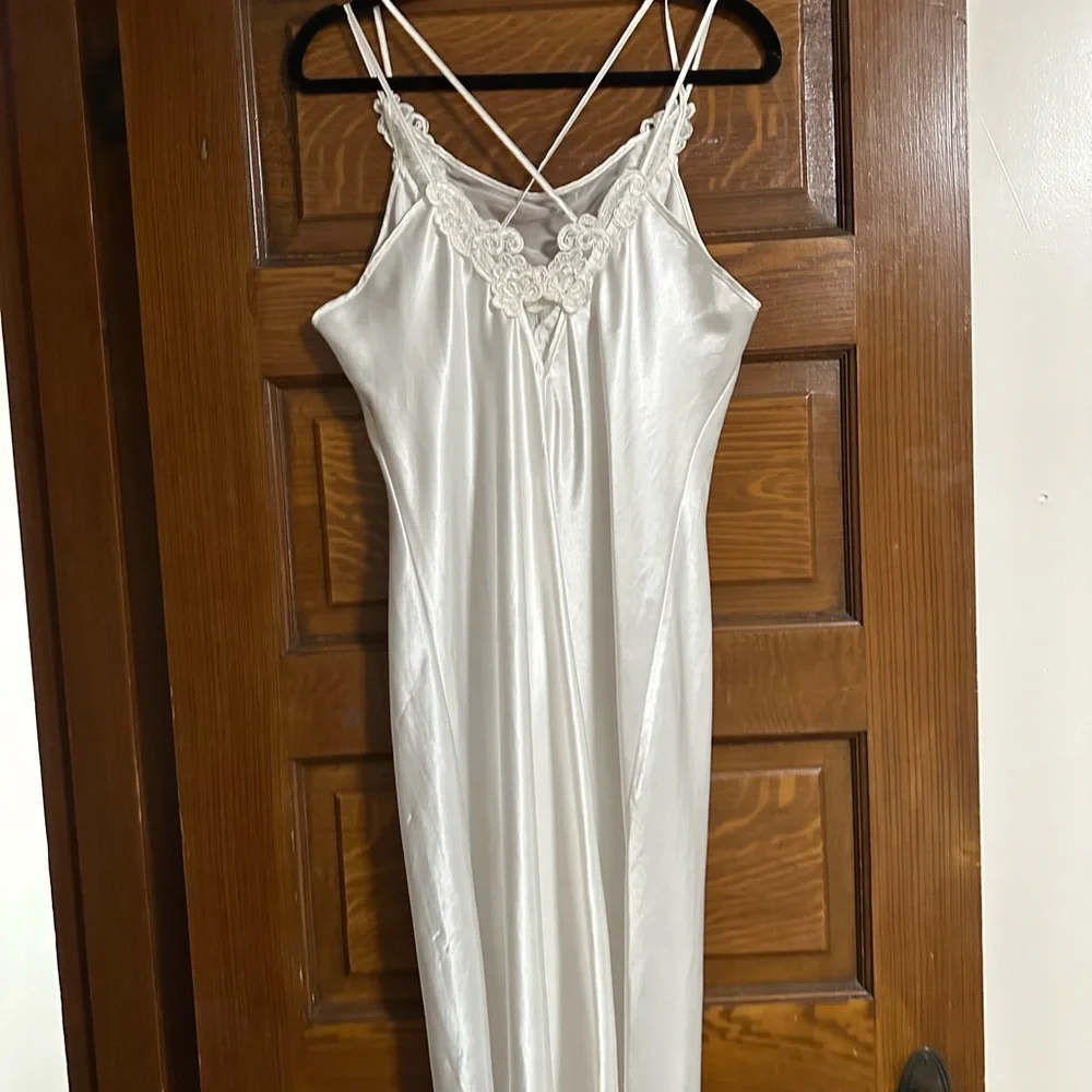 Vintage White Satin Slip Chemise with Lace V-Neck - Picture 9 of 10